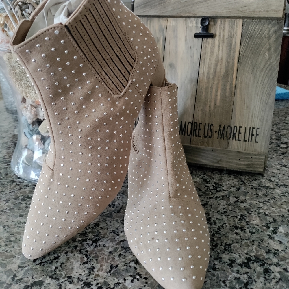 Women's size 9 ankle boots